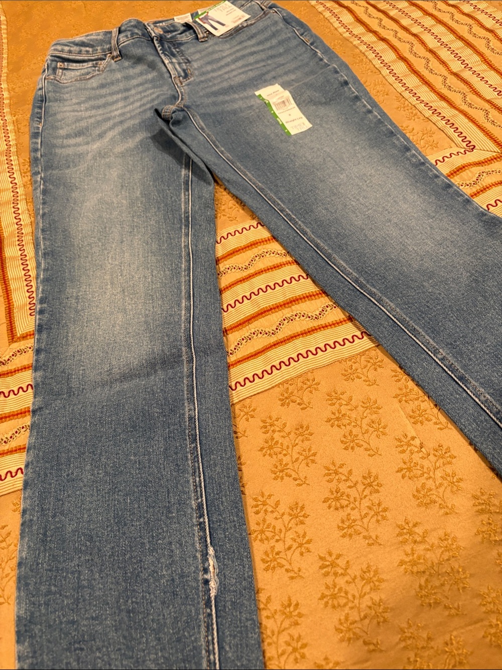 NWT Time and Tru Straight Leg Jeans, Mid Rise, Light Distress, 8